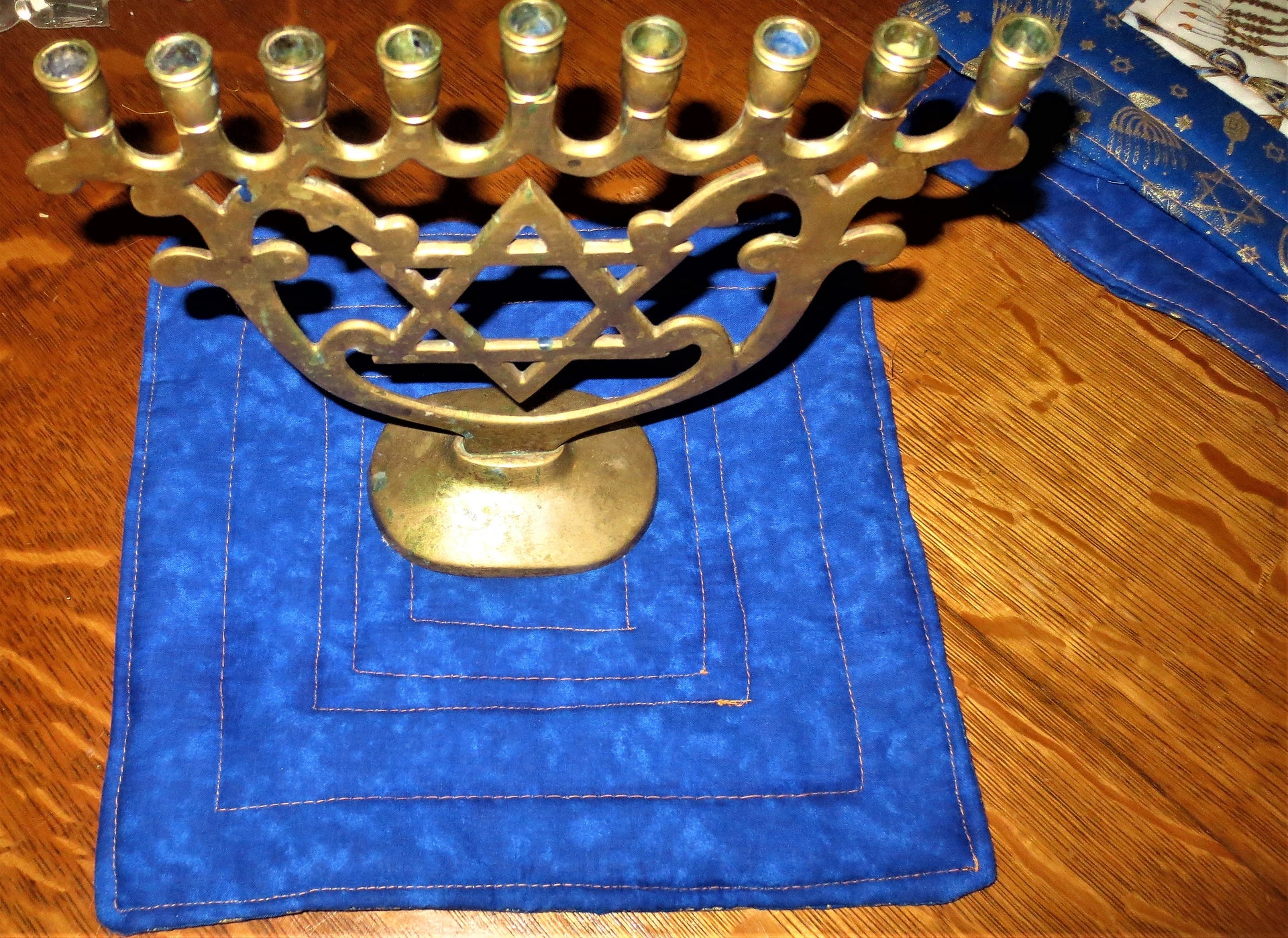 hanukkah theme quilted reversible mini mats 2 insulated lion of judah
