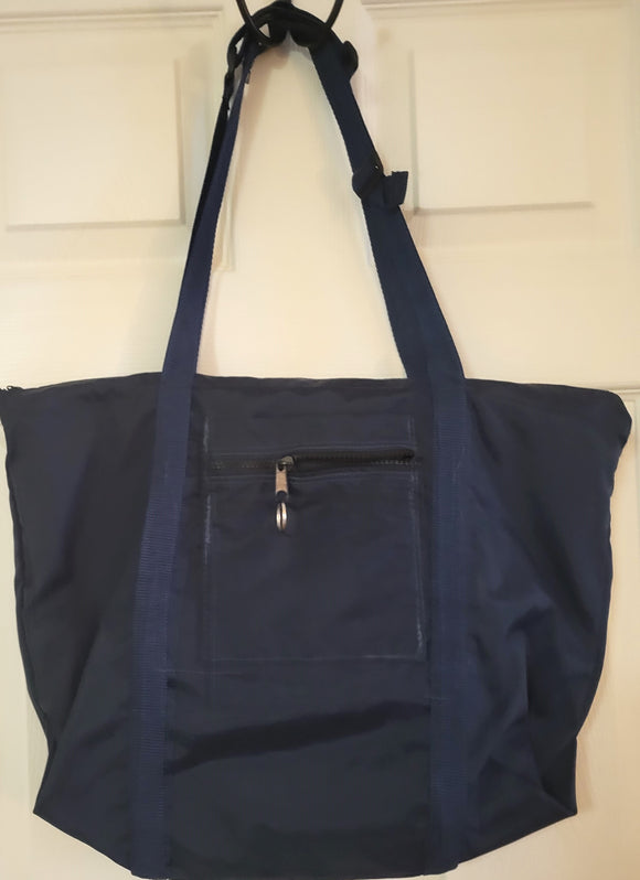 Organizing Navy blue zippered tote bag loads of pockets