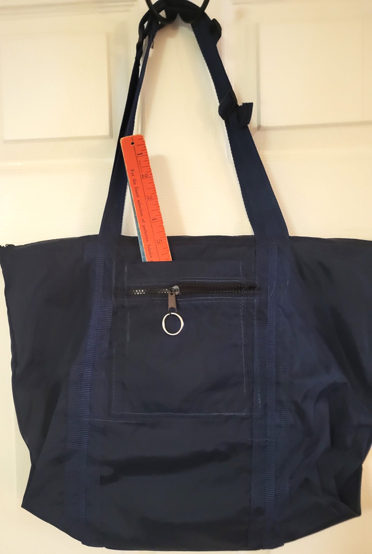 Organizing Navy blue zippered tote bag loads of pockets