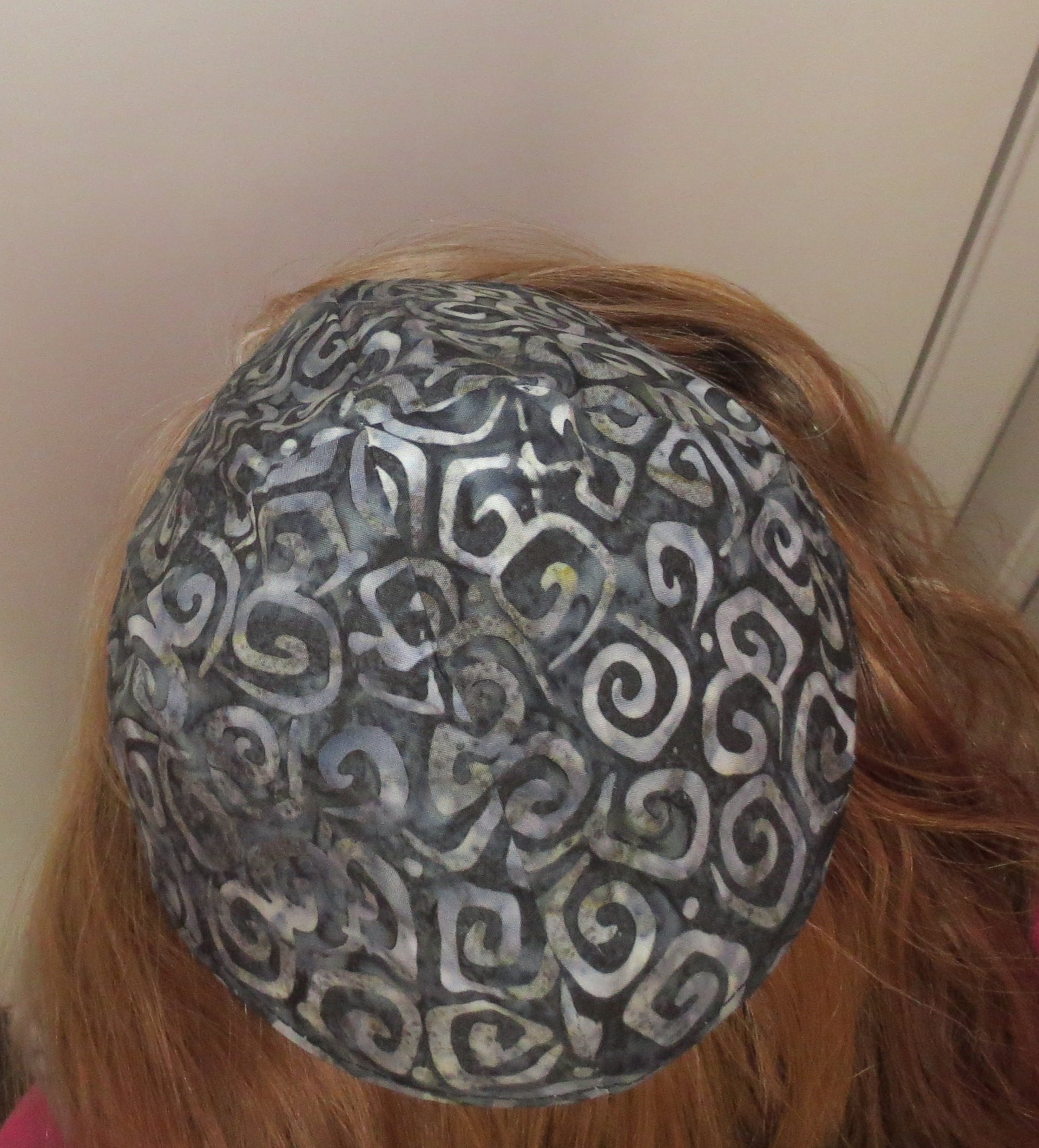 swirl black gray batik kippah