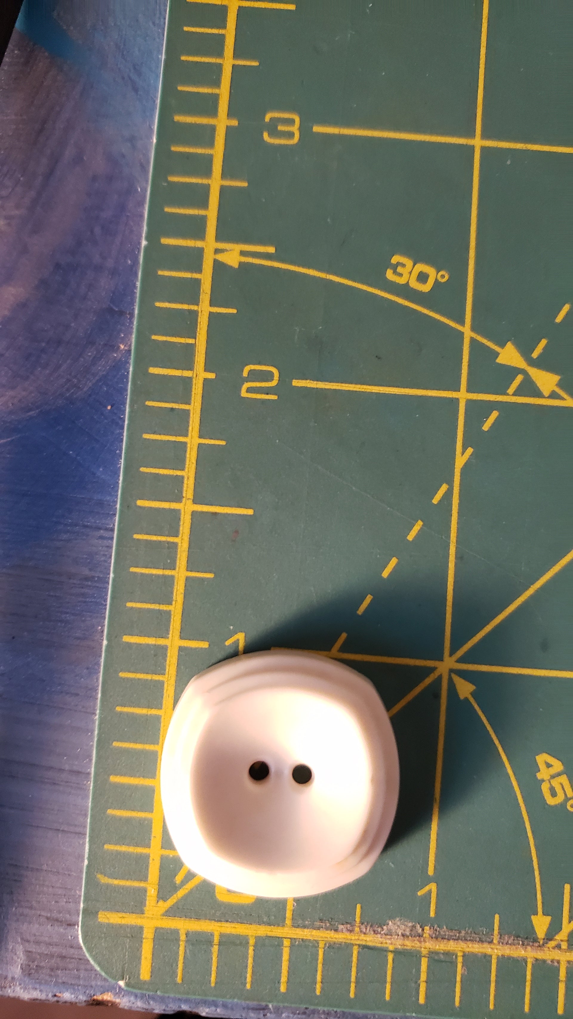 colt # 8 button 3/4" / white