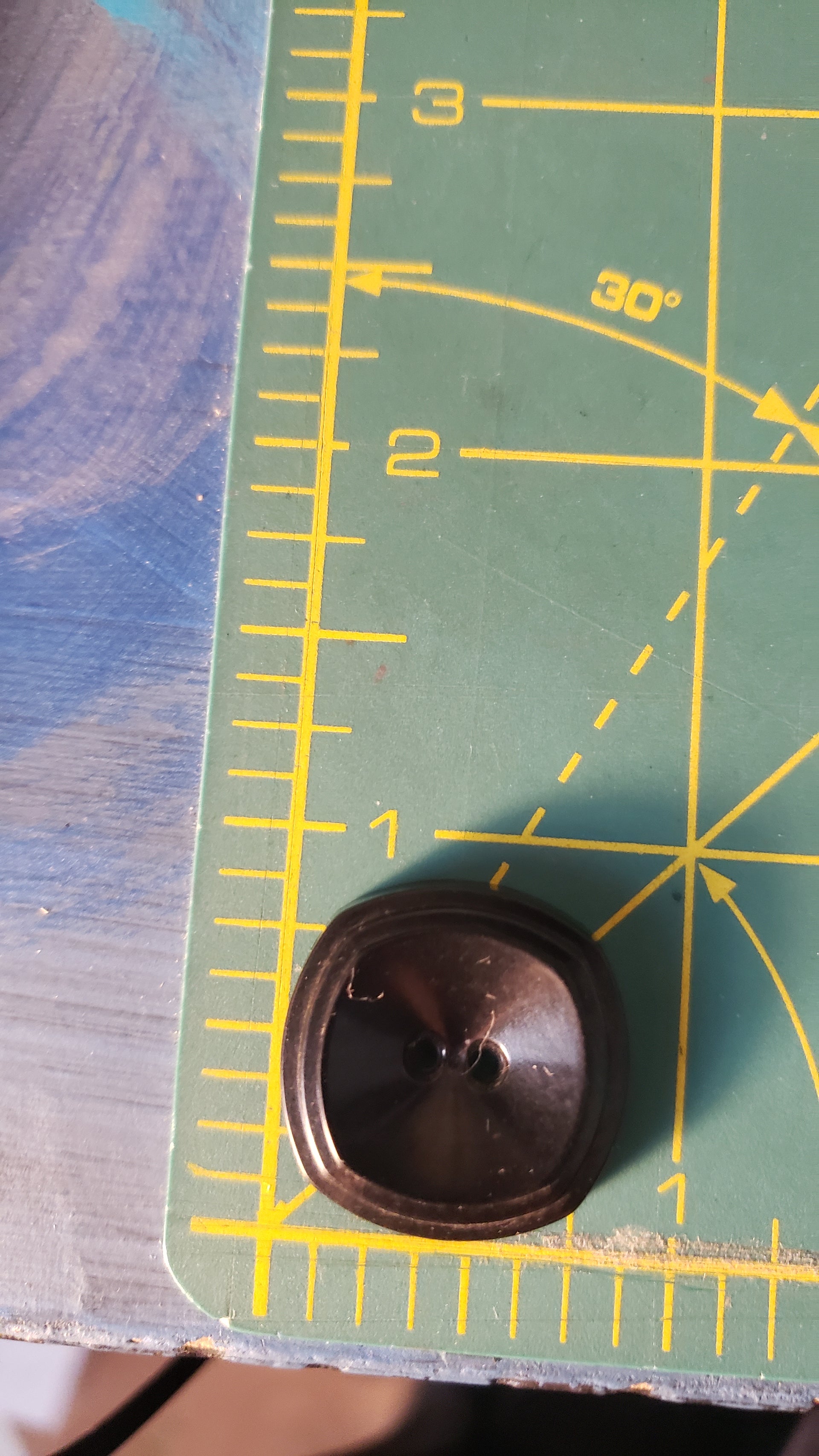 colt # 8 button 3/4" / dark brown