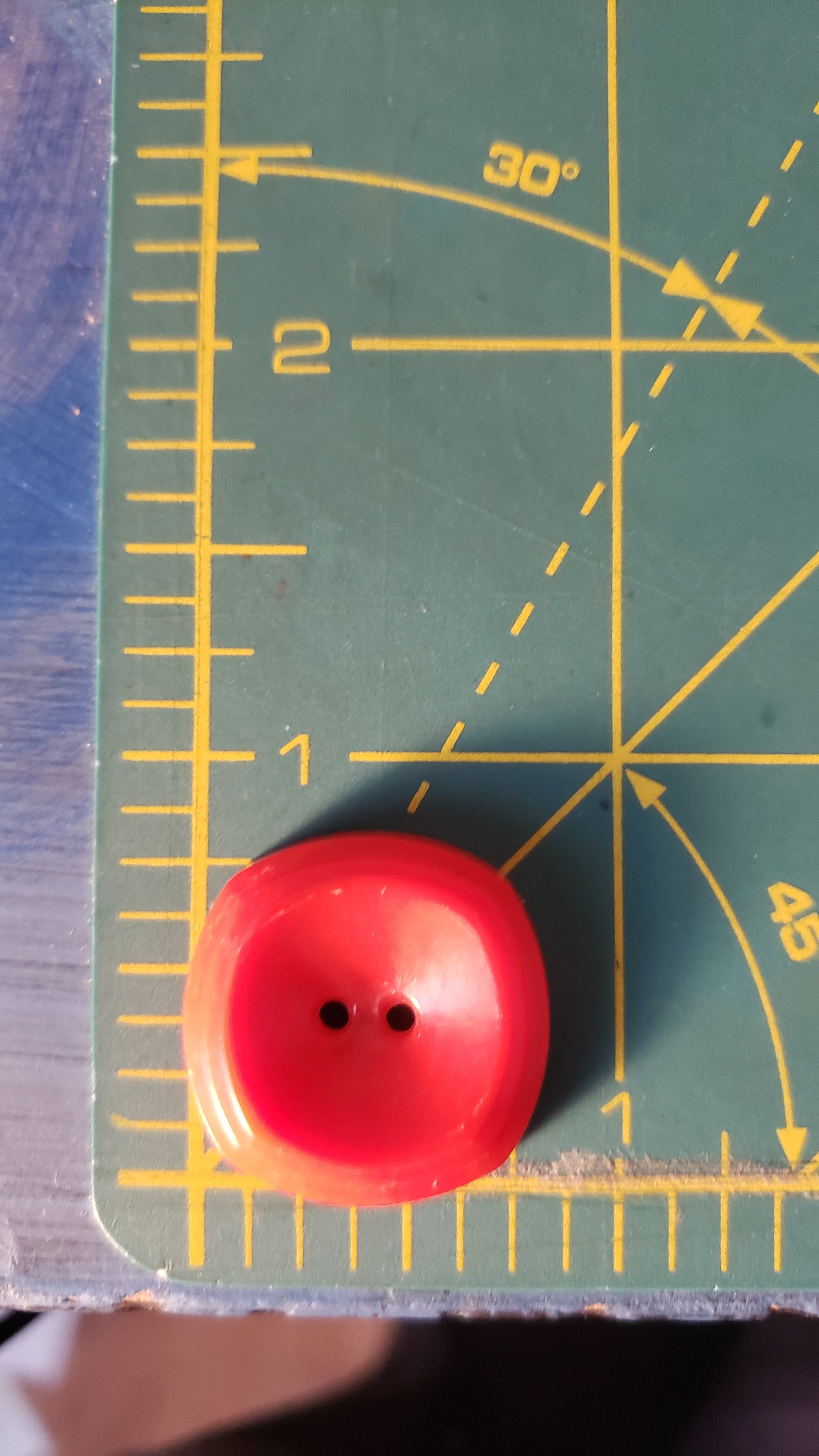 colt # 8 button 7/8" / red