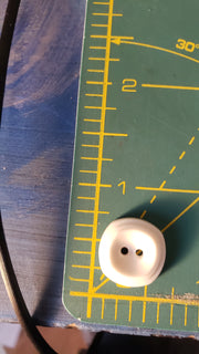 colt # 8 button 5/8" / white