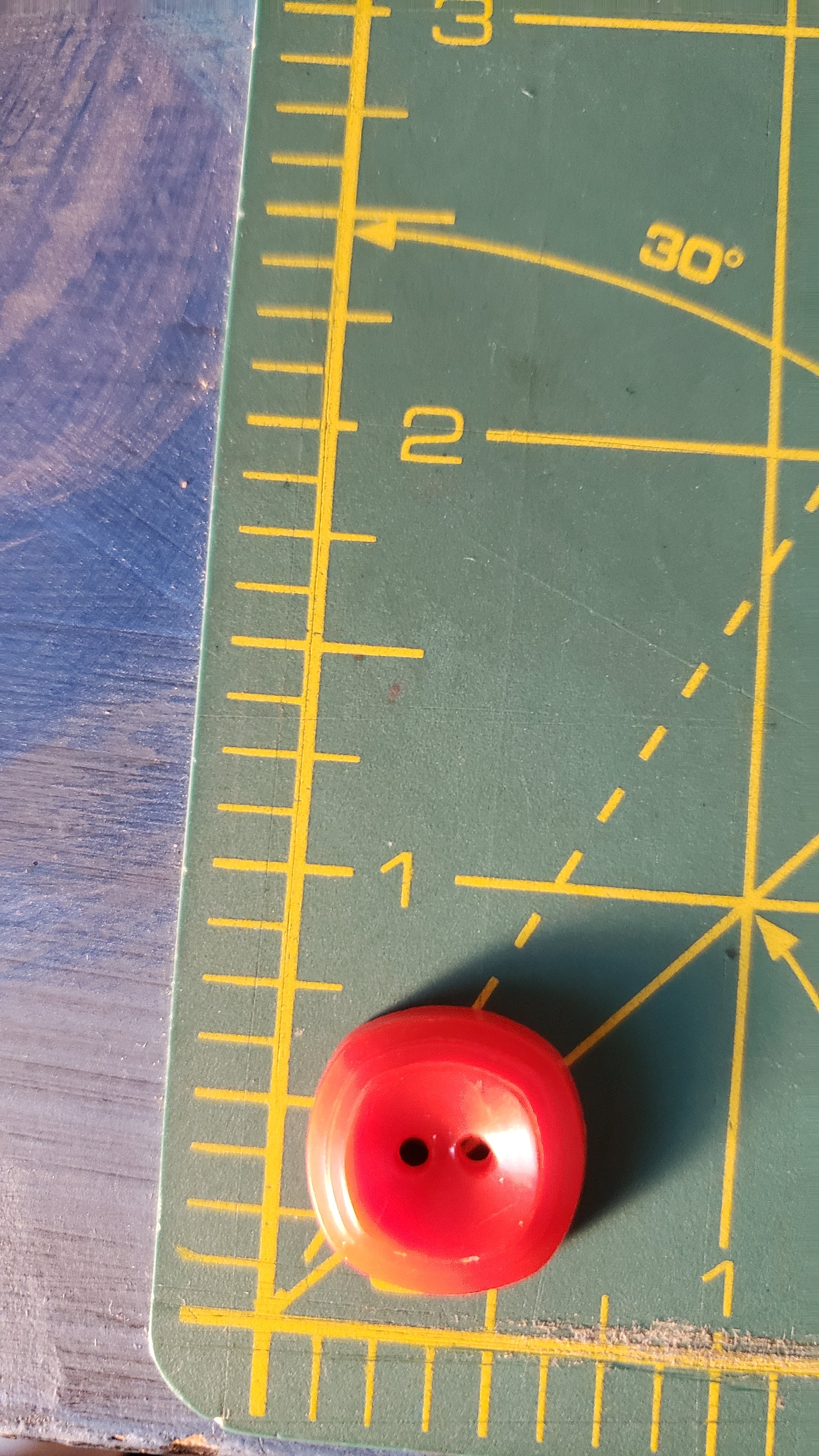 colt # 8 button 5/8" / red