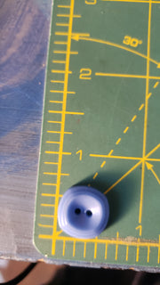 colt # 8 button 5/8" / blue