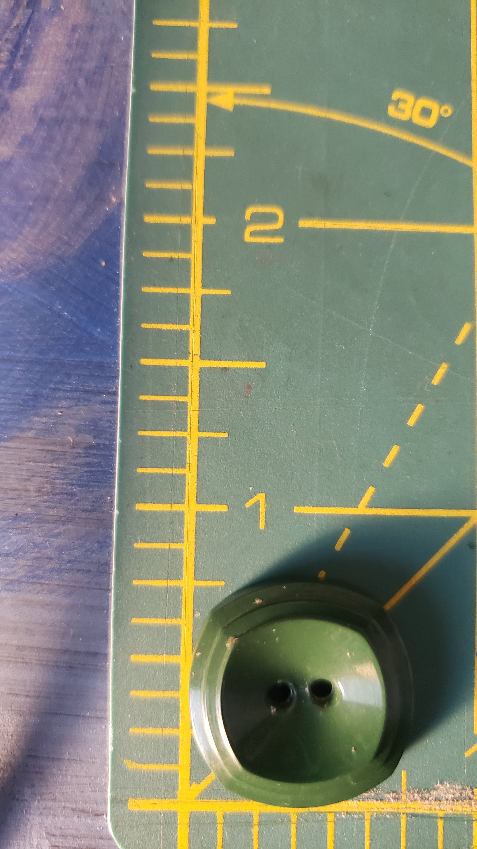 colt # 8 button 3/4" / dark green