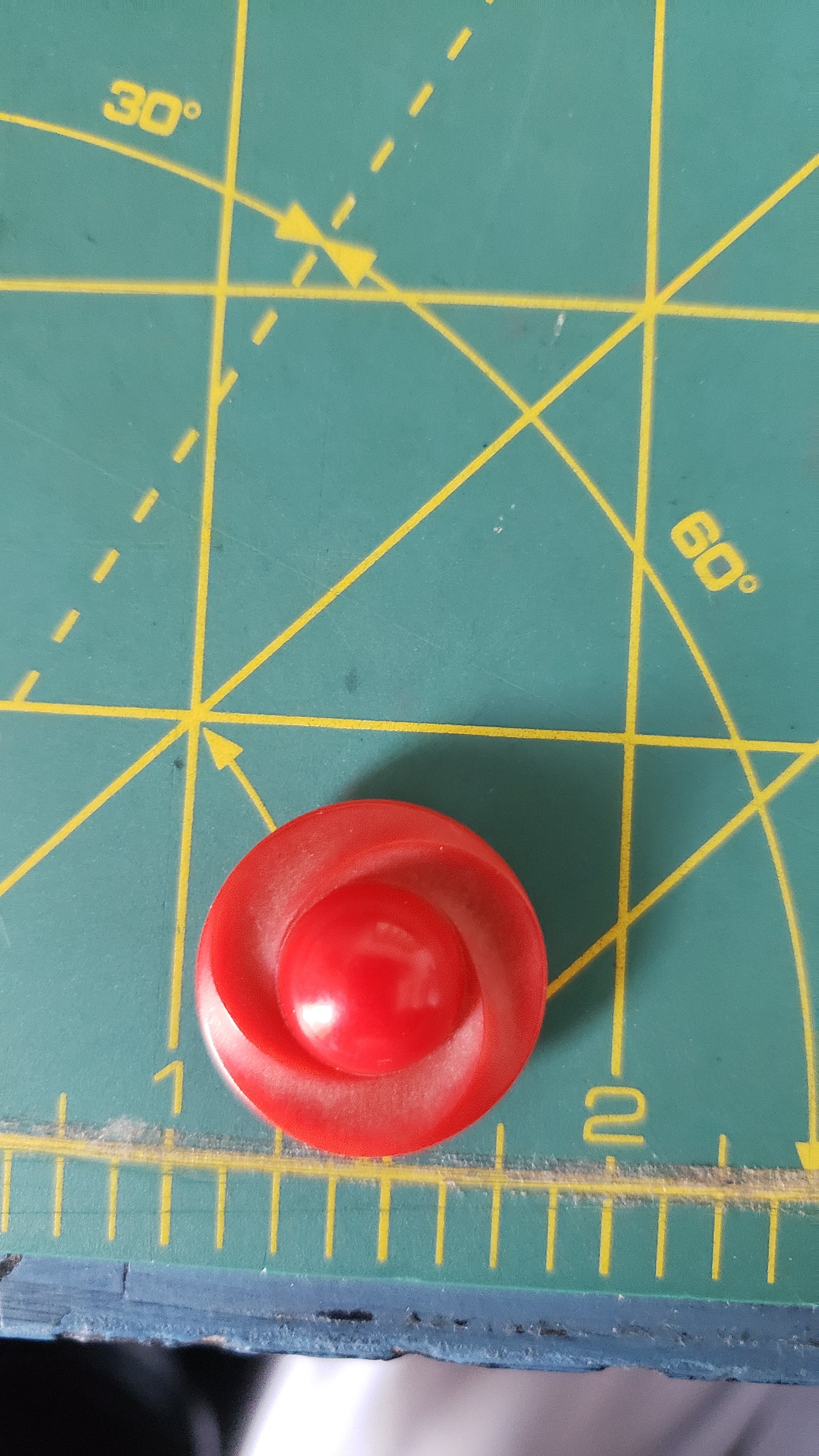 colt # 1 button 3/4" / red
