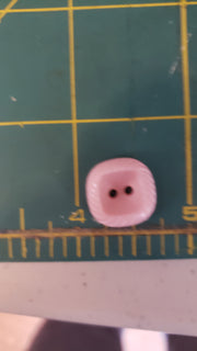 colt # 7 button square with rippled edging 1/2" / pink