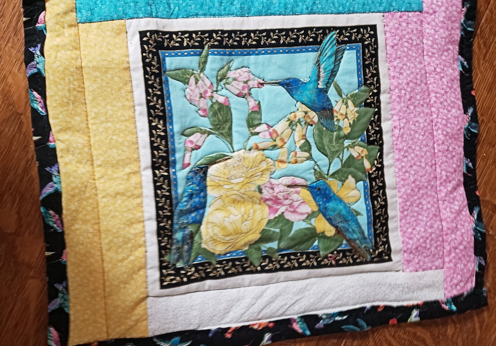 humming birds quilted table runner