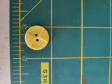 colt # 4 button 3/4" / pale yellow