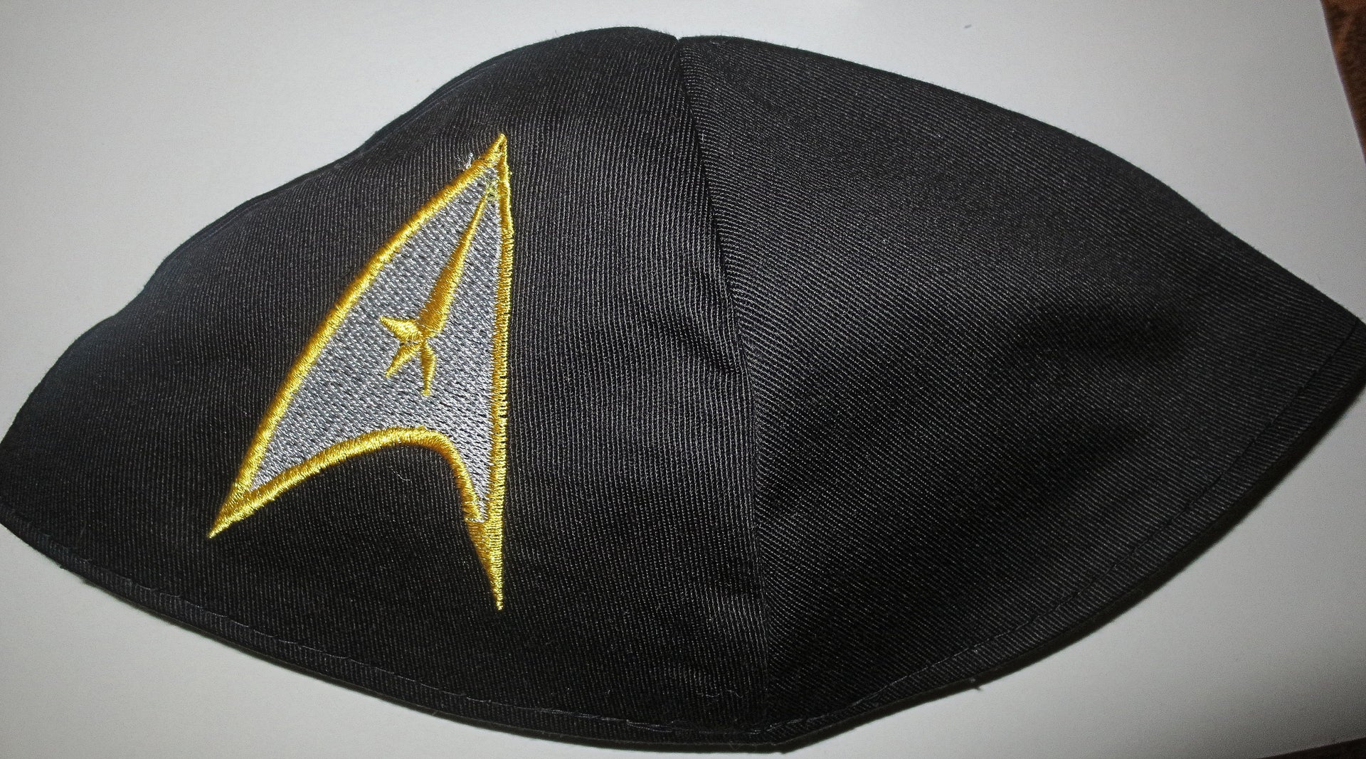 star trek kippah or yarmulke regular kippah / command badge silver gold on black