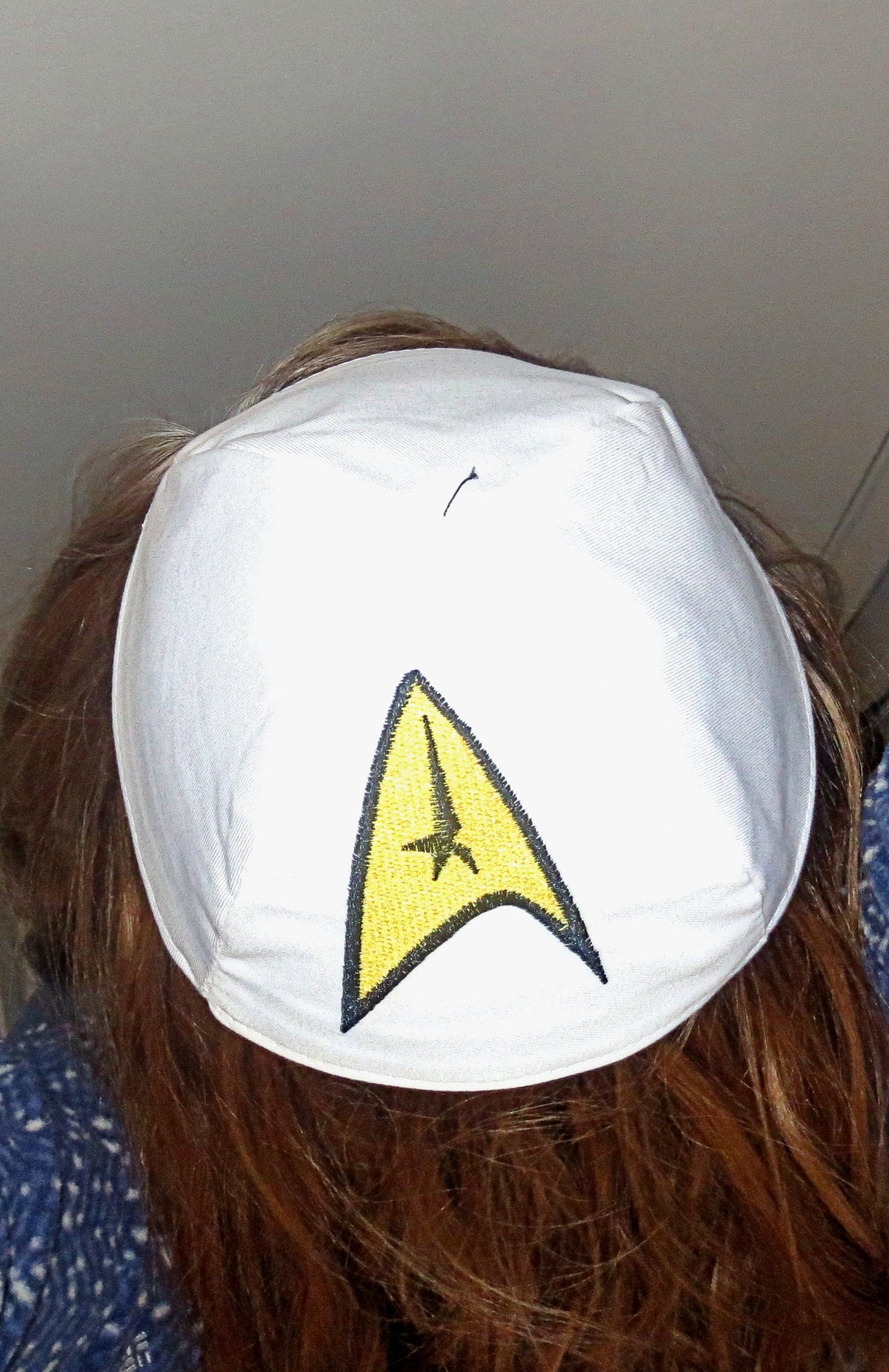 star trek kippah or yarmulke regular kippah / command badge gold black on white