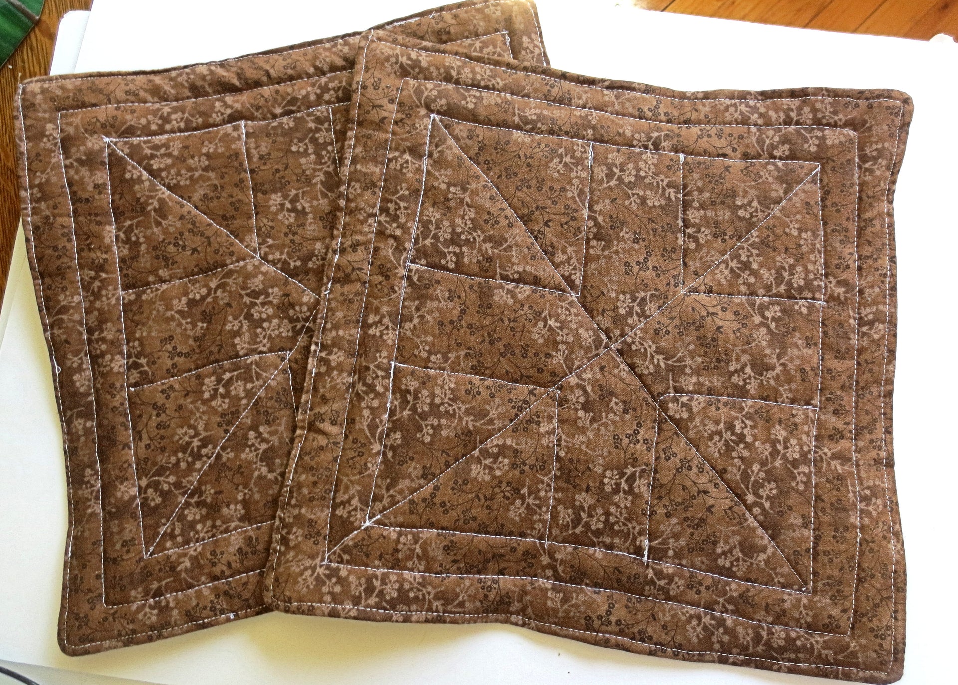 quilted place mats calico browns golds set of 2 reversible insulated