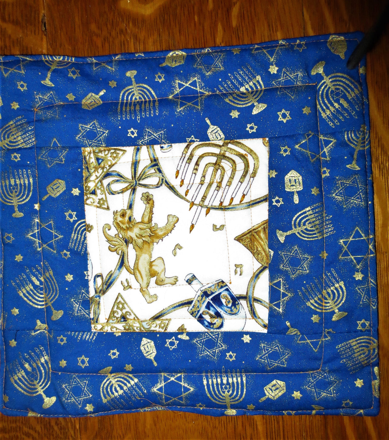 hanukkah theme quilted reversible mini mats 2 insulated lion of judah